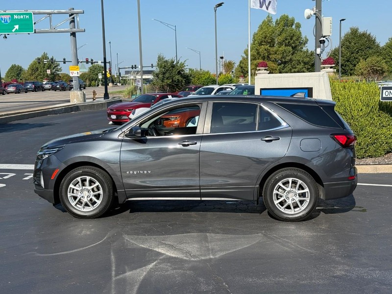 Chevrolet Equinox Vehicle Full-screen Gallery Image 2