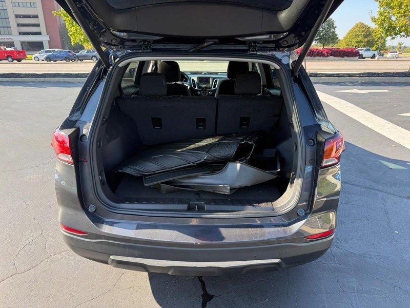 Chevrolet Equinox Vehicle Full-screen Gallery Image 6
