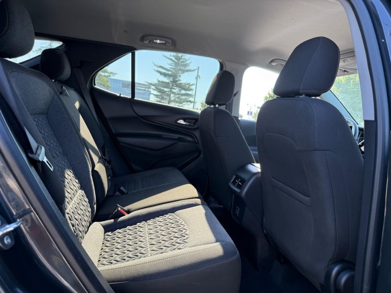 Chevrolet Equinox Vehicle Full-screen Gallery Image 11