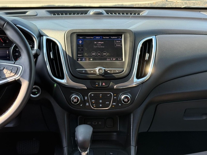 Chevrolet Equinox Vehicle Full-screen Gallery Image 14