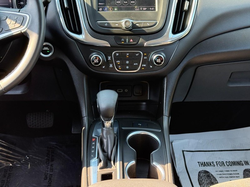 Chevrolet Equinox Vehicle Full-screen Gallery Image 15