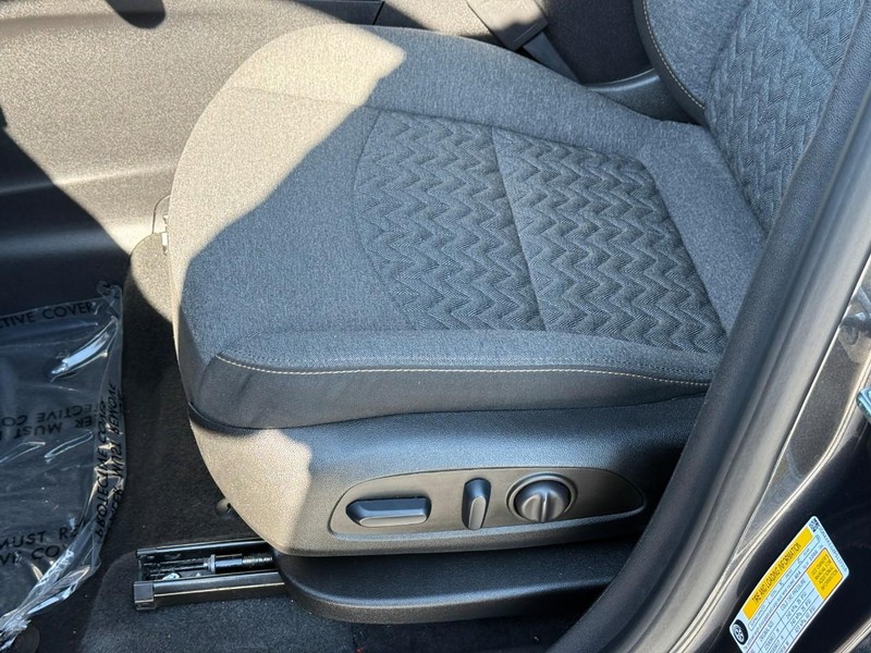 Chevrolet Equinox Vehicle Full-screen Gallery Image 17