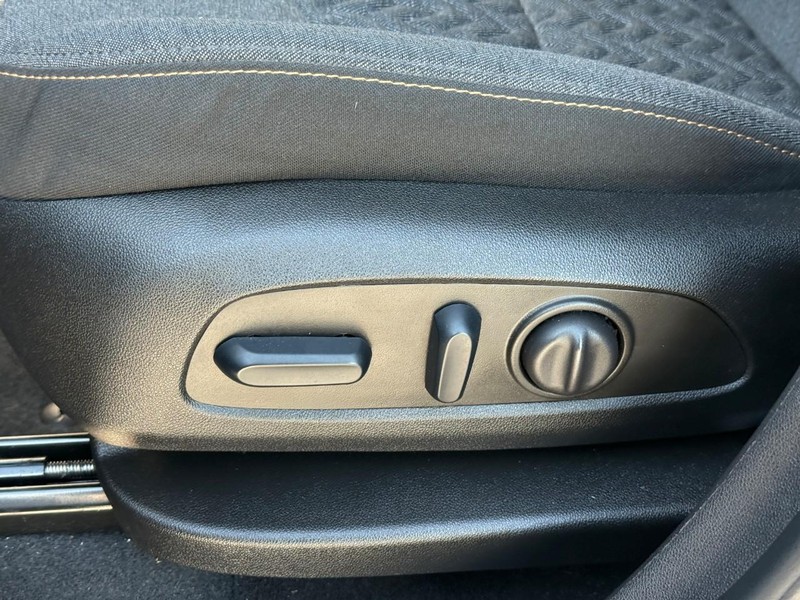 Chevrolet Equinox Vehicle Full-screen Gallery Image 18
