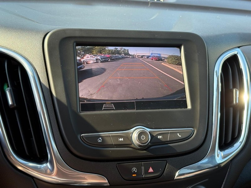Chevrolet Equinox Vehicle Full-screen Gallery Image 24