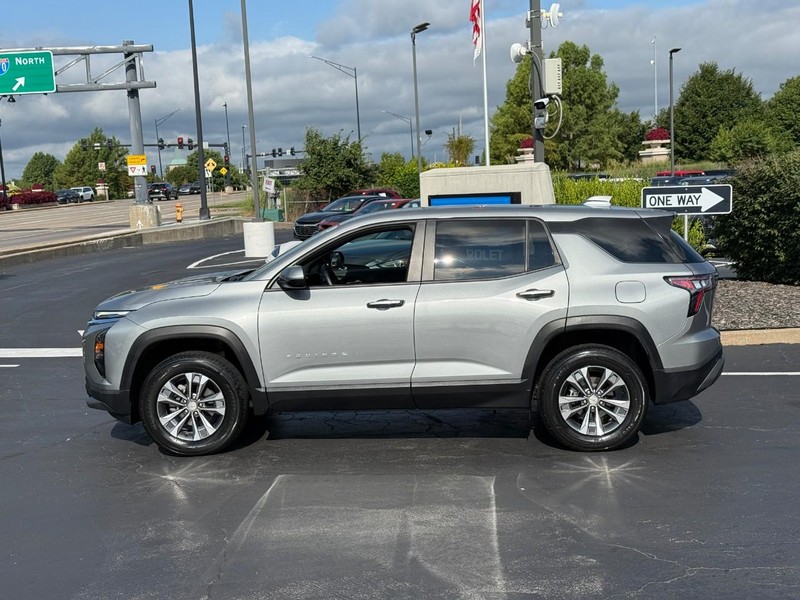Chevrolet Equinox Vehicle Full-screen Gallery Image 2