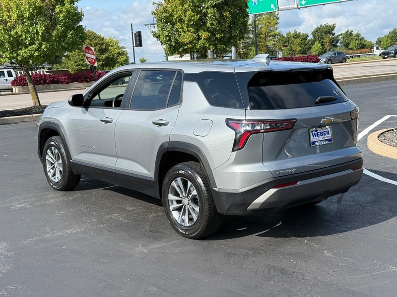 Chevrolet Equinox Vehicle Full-screen Gallery Image 3