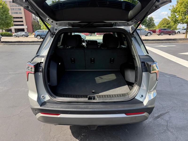 Chevrolet Equinox Vehicle Full-screen Gallery Image 5