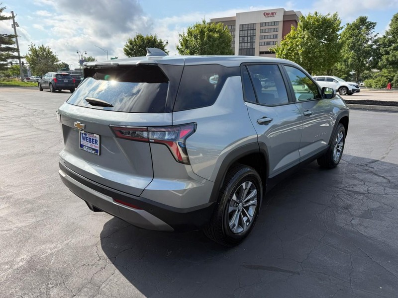Chevrolet Equinox Vehicle Full-screen Gallery Image 7