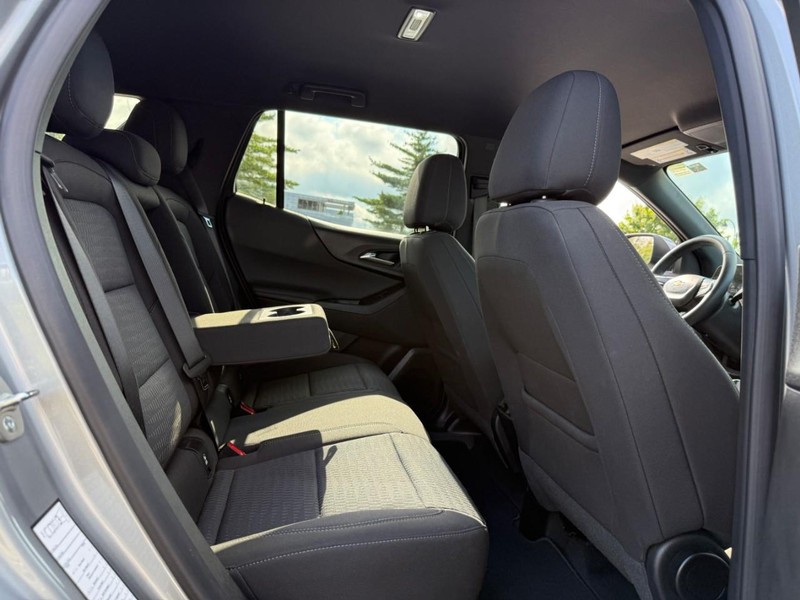 Chevrolet Equinox Vehicle Full-screen Gallery Image 10