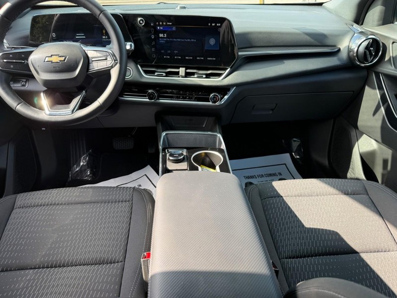 Chevrolet Equinox Vehicle Full-screen Gallery Image 11