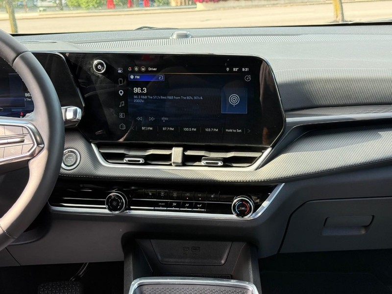 Chevrolet Equinox Vehicle Full-screen Gallery Image 13