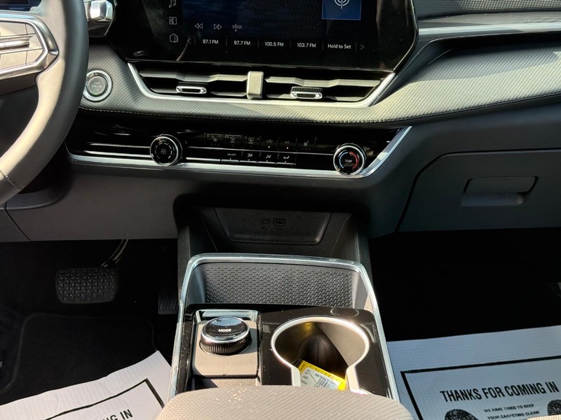Chevrolet Equinox Vehicle Full-screen Gallery Image 14