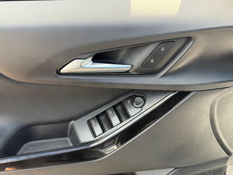 Chevrolet Equinox Vehicle Full-screen Gallery Image 15