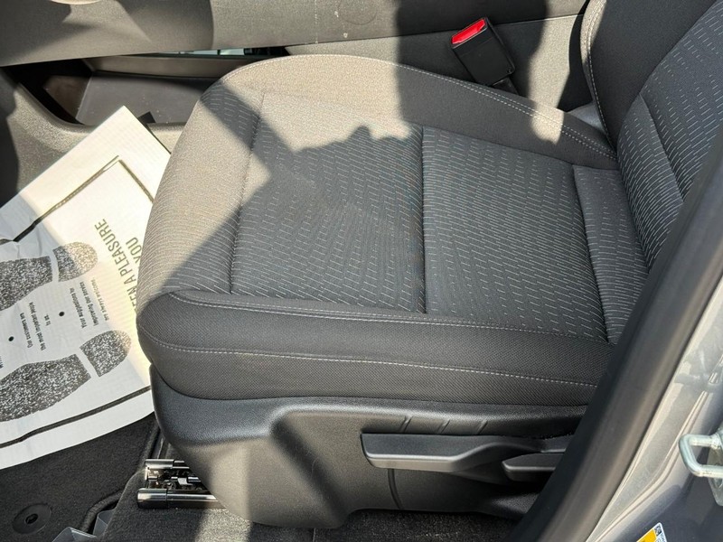 Chevrolet Equinox Vehicle Full-screen Gallery Image 17