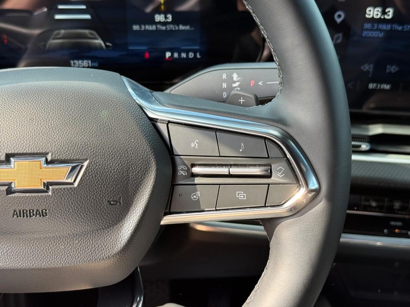 Chevrolet Equinox Vehicle Full-screen Gallery Image 20