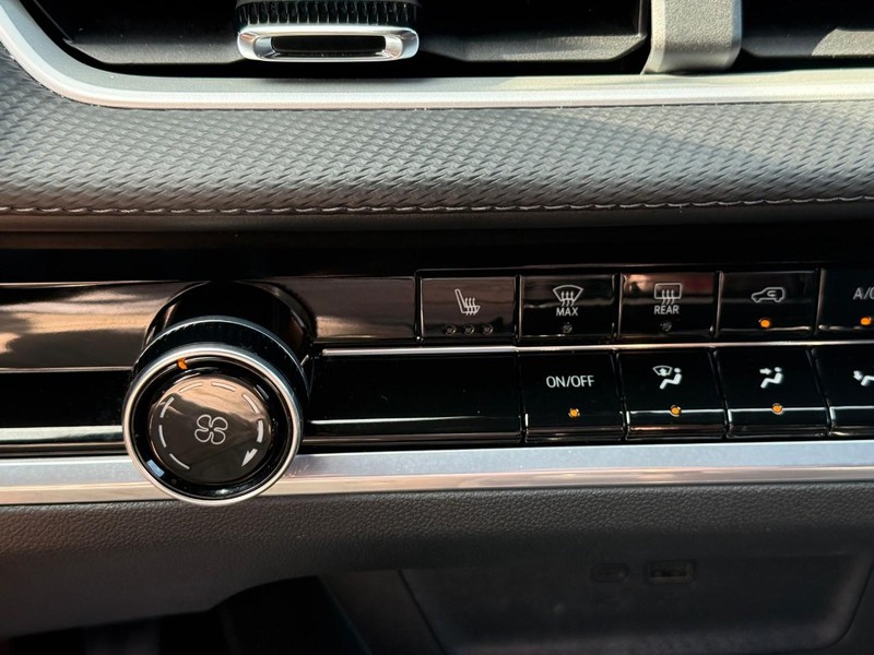 Chevrolet Equinox Vehicle Full-screen Gallery Image 22