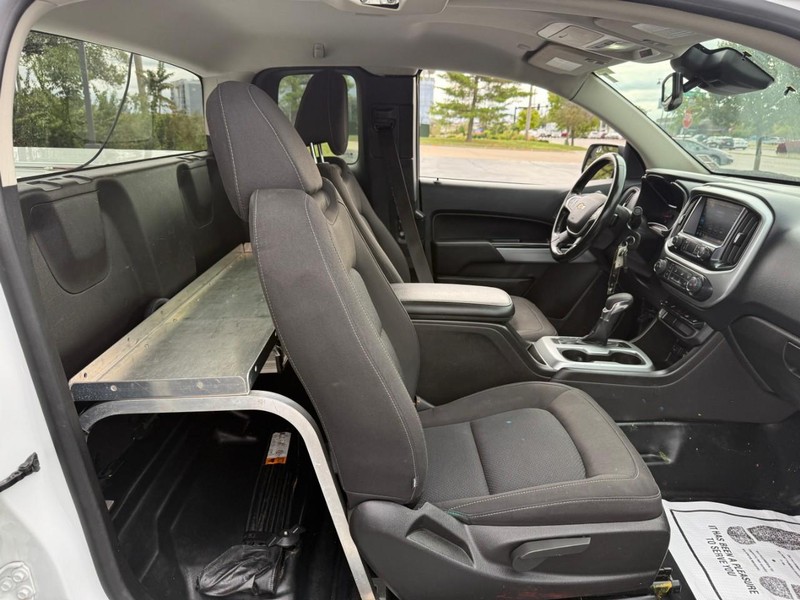 Chevrolet Colorado Vehicle Full-screen Gallery Image 11