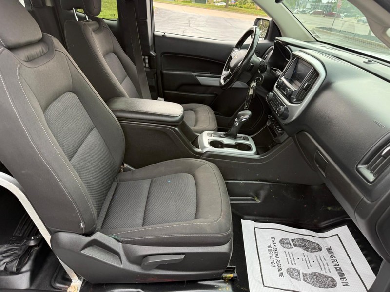 Chevrolet Colorado Vehicle Full-screen Gallery Image 12