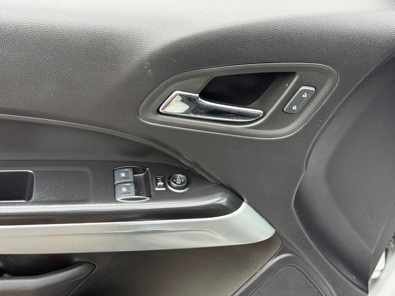 Chevrolet Colorado Vehicle Full-screen Gallery Image 14