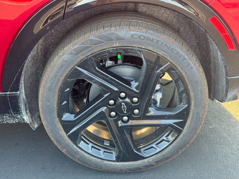 Chevrolet Equinox EV Vehicle Full-screen Gallery Image 4