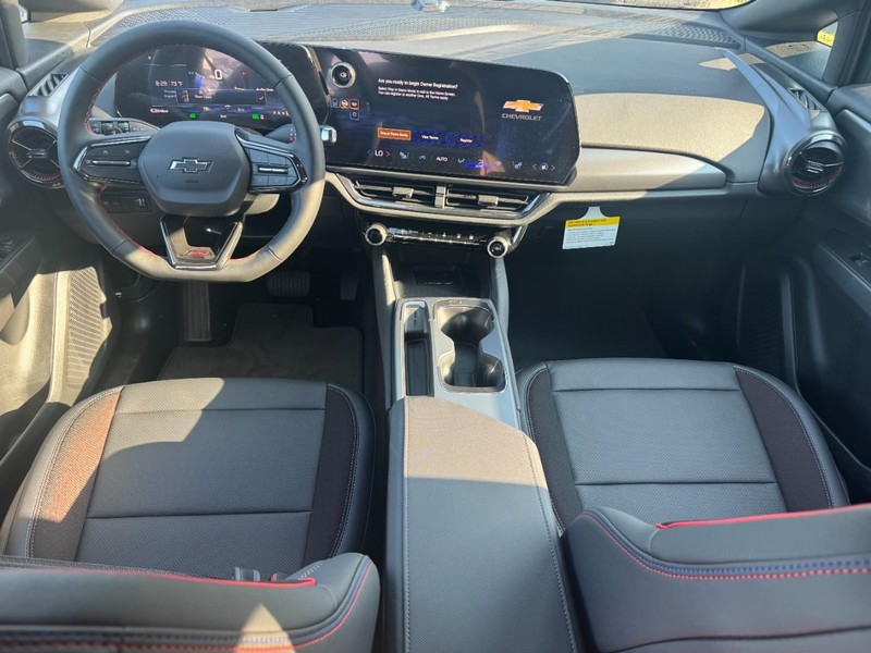 Chevrolet Equinox EV Vehicle Full-screen Gallery Image 6