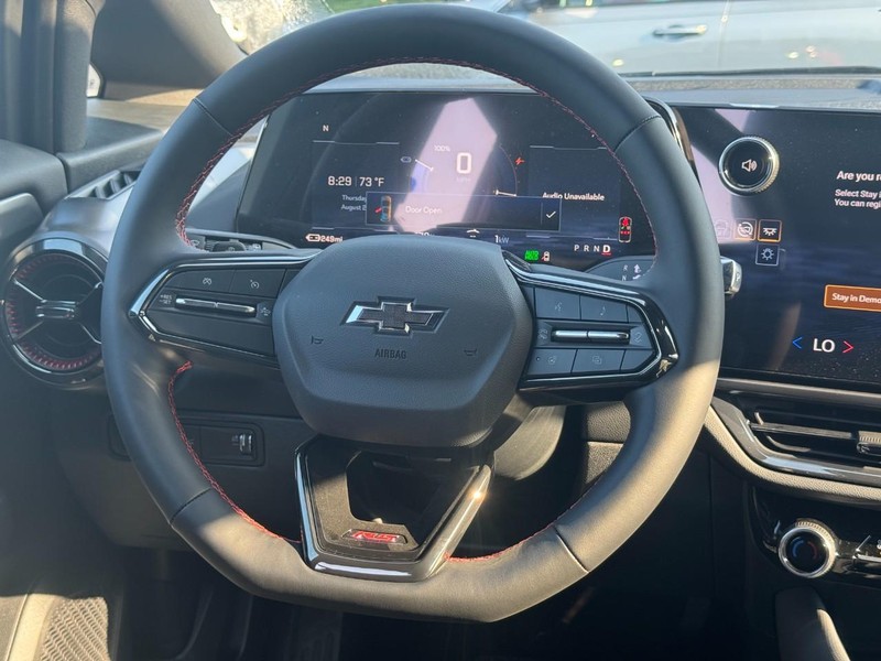 Chevrolet Equinox EV Vehicle Full-screen Gallery Image 7