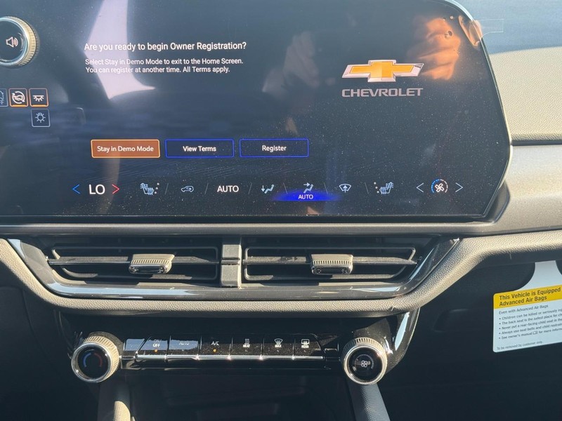 Chevrolet Equinox EV Vehicle Full-screen Gallery Image 8