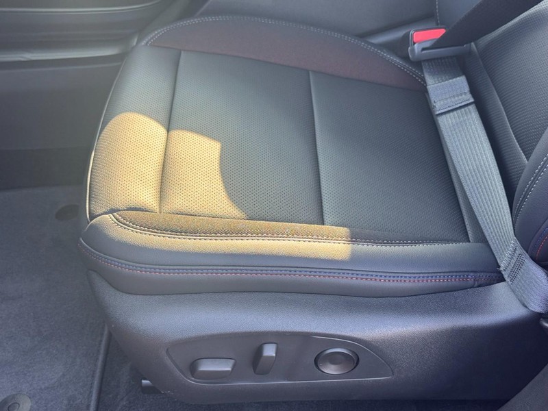 Chevrolet Equinox EV Vehicle Full-screen Gallery Image 11