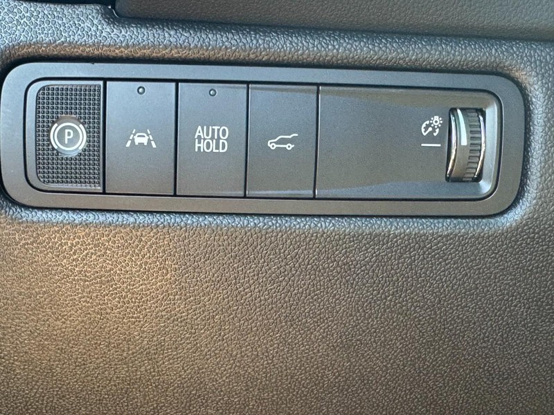 Chevrolet Equinox EV Vehicle Full-screen Gallery Image 12