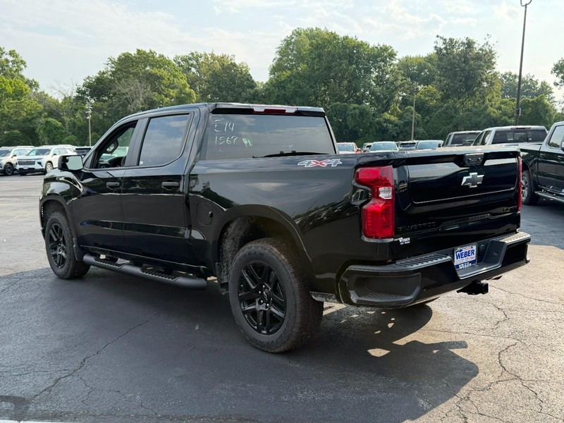 Chevrolet Silverado 1500 Vehicle Full-screen Gallery Image 3