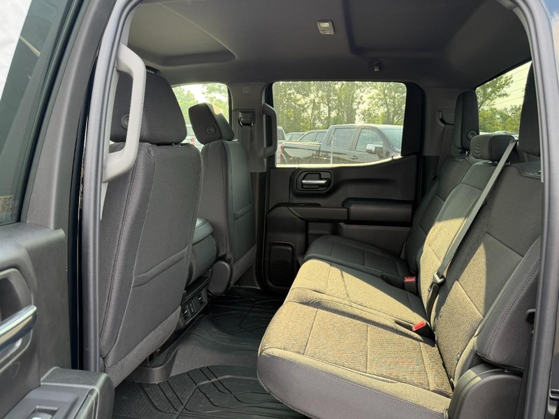 Chevrolet Silverado 1500 Vehicle Full-screen Gallery Image 4