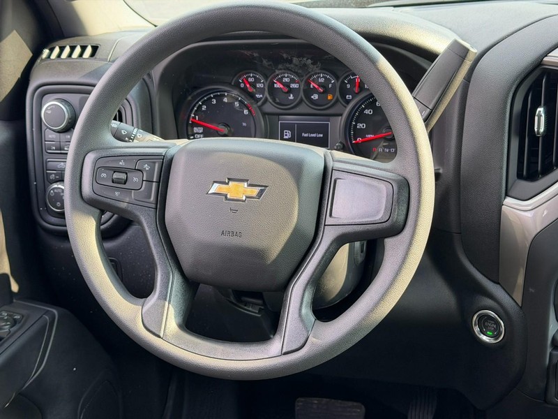 Chevrolet Silverado 1500 Vehicle Full-screen Gallery Image 6