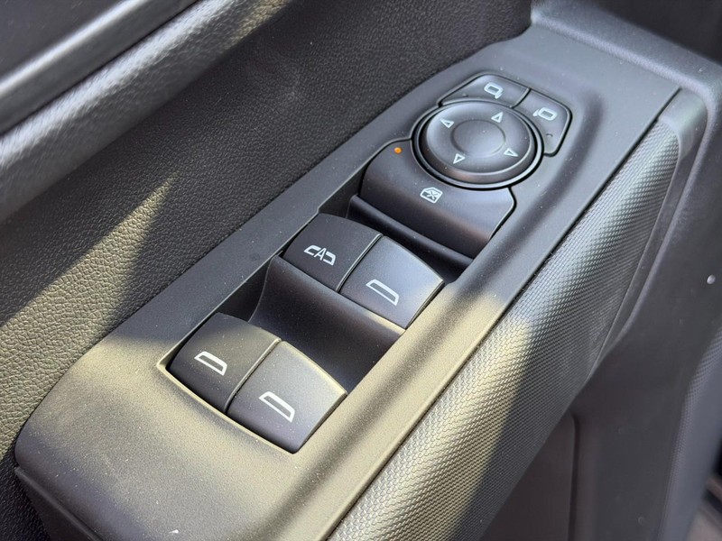 Chevrolet Silverado 1500 Vehicle Full-screen Gallery Image 9