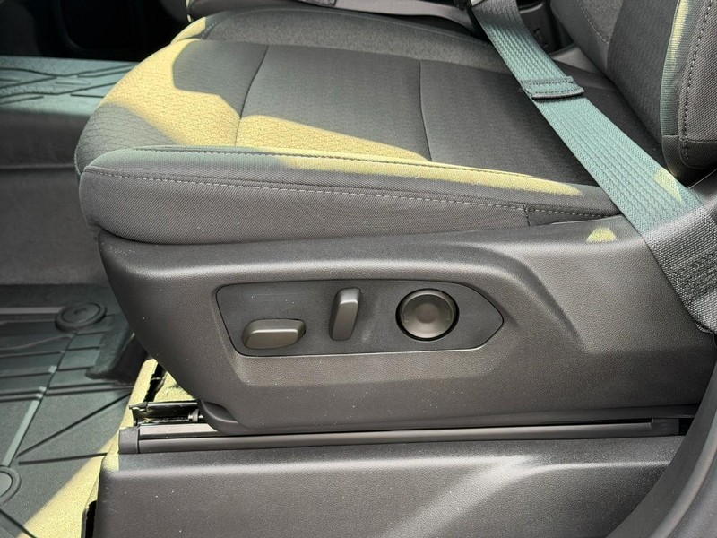 Chevrolet Silverado 1500 Vehicle Full-screen Gallery Image 10