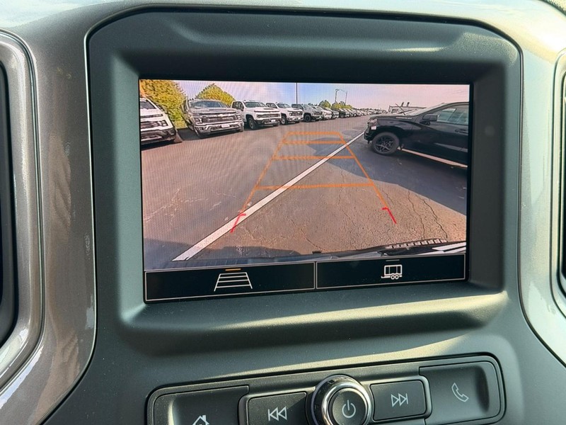 Chevrolet Silverado 1500 Vehicle Full-screen Gallery Image 12