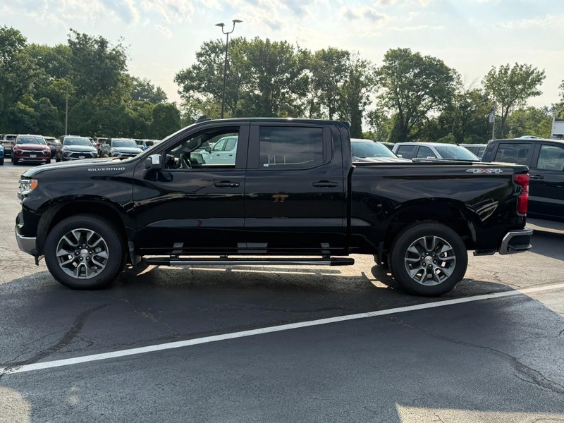 Chevrolet Silverado 1500 Vehicle Full-screen Gallery Image 2