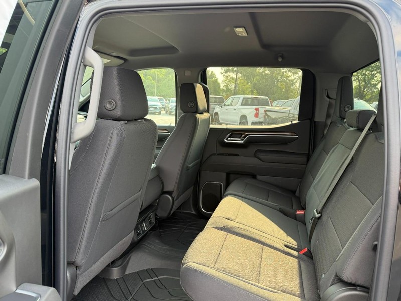 Chevrolet Silverado 1500 Vehicle Full-screen Gallery Image 4