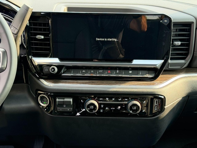 Chevrolet Silverado 1500 Vehicle Full-screen Gallery Image 7