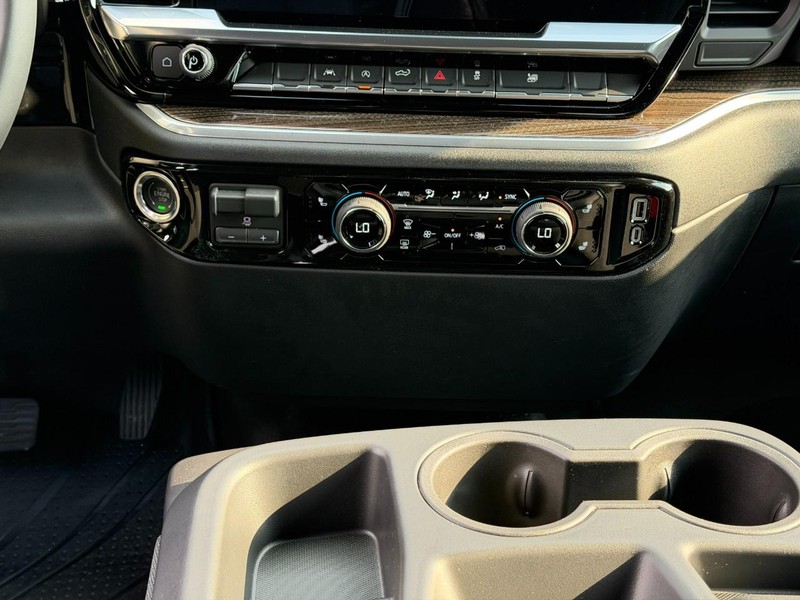 Chevrolet Silverado 1500 Vehicle Full-screen Gallery Image 8