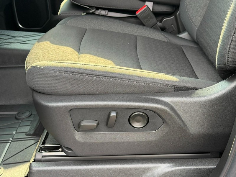 Chevrolet Silverado 1500 Vehicle Full-screen Gallery Image 10