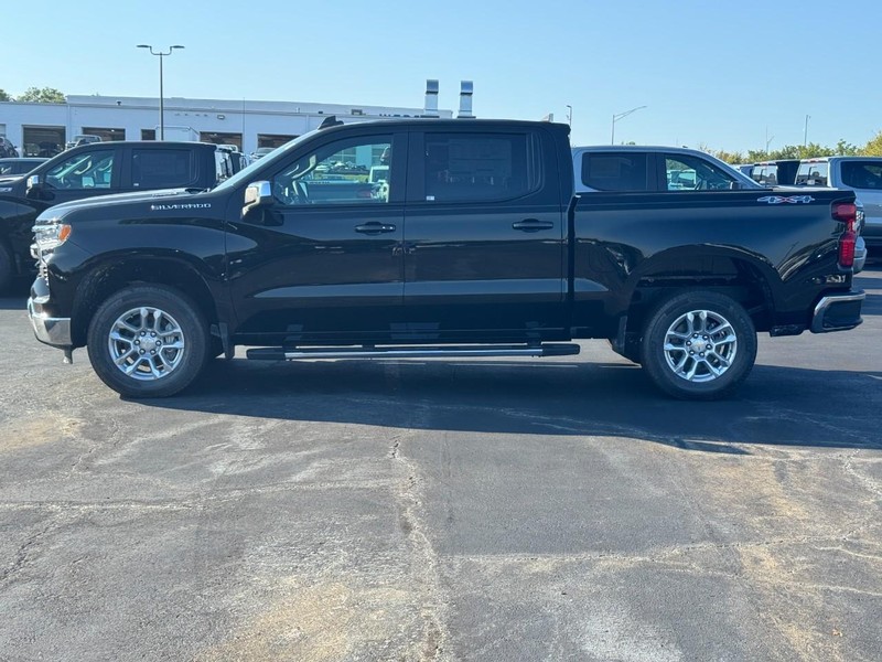 Chevrolet Silverado 1500 Vehicle Full-screen Gallery Image 2