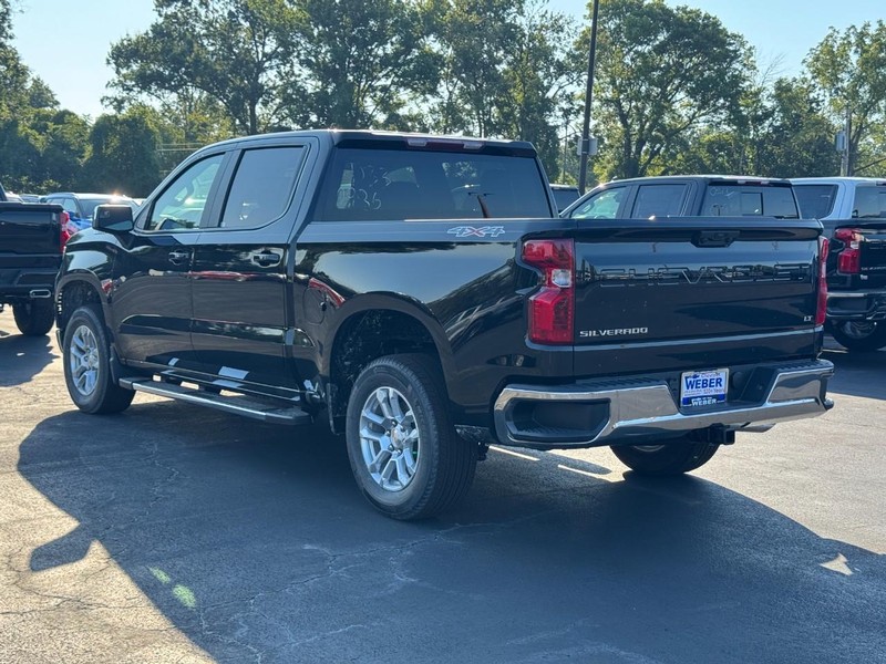 Chevrolet Silverado 1500 Vehicle Full-screen Gallery Image 3