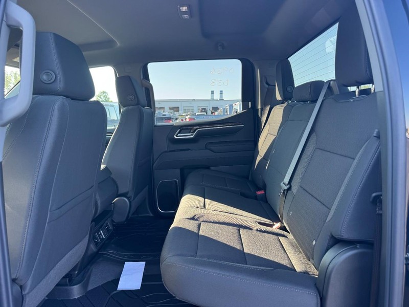 Chevrolet Silverado 1500 Vehicle Full-screen Gallery Image 6