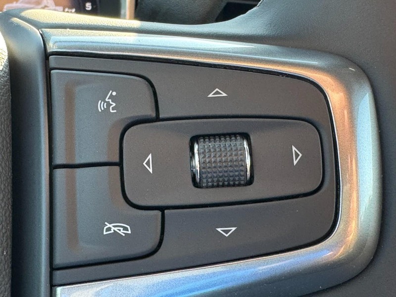 Chevrolet Silverado 1500 Vehicle Full-screen Gallery Image 13