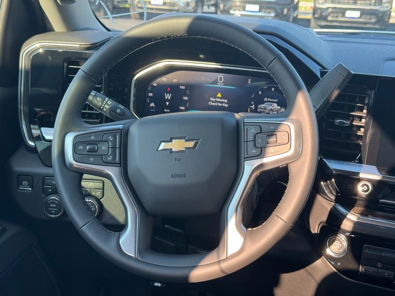 Chevrolet Silverado 1500 Vehicle Full-screen Gallery Image 9