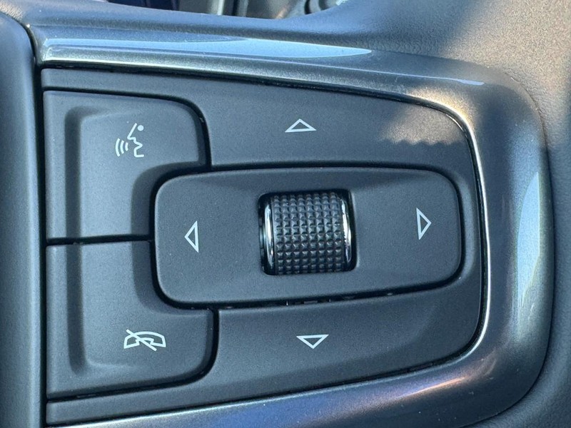 Chevrolet Silverado 1500 Vehicle Full-screen Gallery Image 14