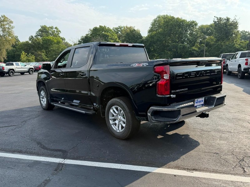 Chevrolet Silverado 1500 Vehicle Full-screen Gallery Image 3