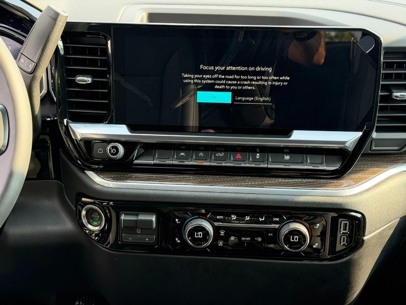 Chevrolet Silverado 1500 Vehicle Full-screen Gallery Image 7