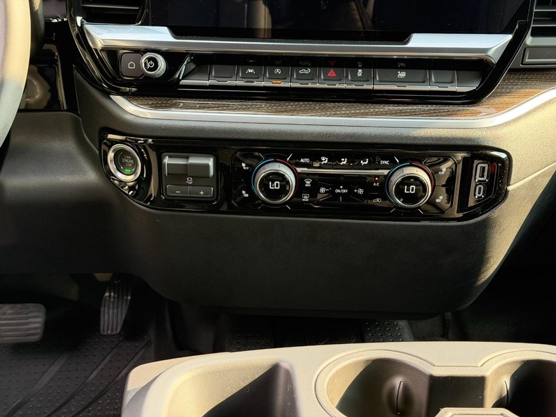 Chevrolet Silverado 1500 Vehicle Full-screen Gallery Image 8