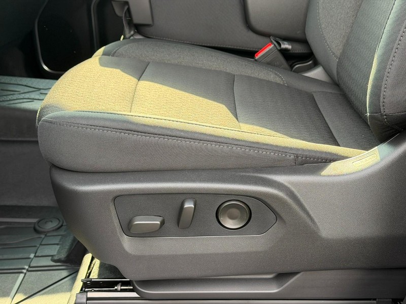 Chevrolet Silverado 1500 Vehicle Full-screen Gallery Image 10